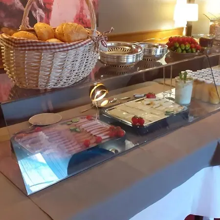 Der Hirsch & Frederix - Altstadthotel & Restaurant מלון