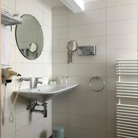 Der Hirsch & Frederix - Altstadthotel & Restaurant 3* גנגנבאך