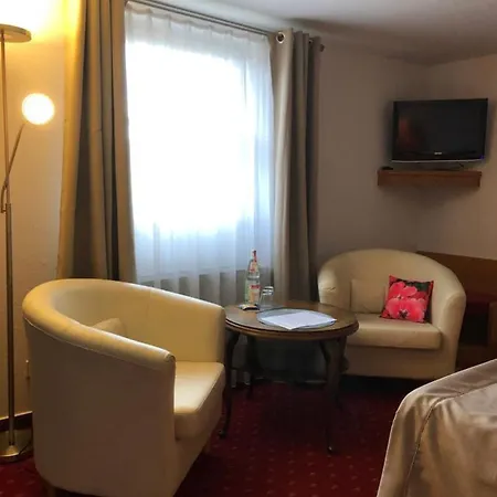 Der Hirsch & Frederix - Altstadthotel & Restaurant מלון 3*