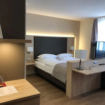 מלון Der Hirsch & Frederix - Altstadthotel & Restaurant גנגנבאך