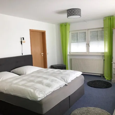 Der Hirsch & Frederix - Altstadthotel & Restaurant מלון גנגנבאך