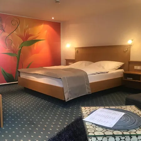 מלון Der Hirsch & Frederix - Altstadthotel & Restaurant