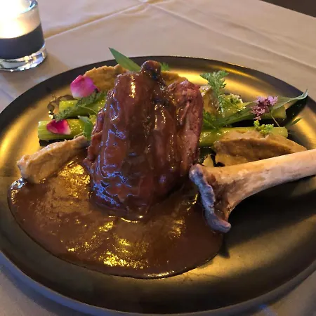 Der Hirsch & Frederix - Altstadthotel & Restaurant מלון