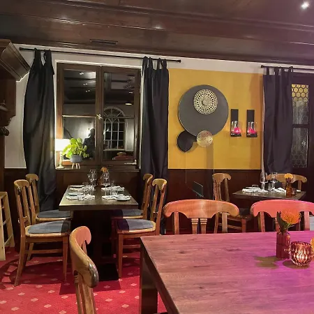 Der Hirsch & Frederix - Altstadthotel & Restaurant מלון גנגנבאך