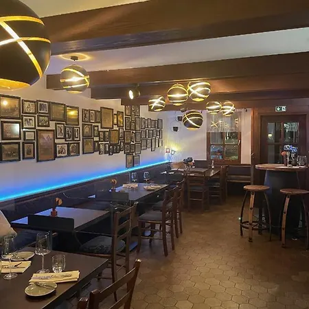 Der Hirsch & Frederix - Altstadthotel & Restaurant מלון גנגנבאך