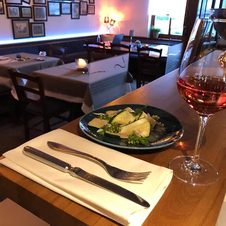 Der Hirsch & Frederix - Altstadthotel & Restaurant 3* גנגנבאך